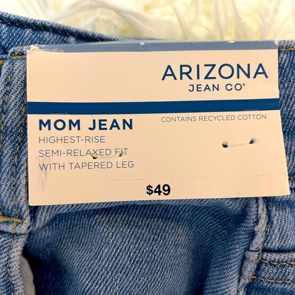 ARIZONA JEAN CO MOM JEANS (Juniors) - Picture 5 of 5